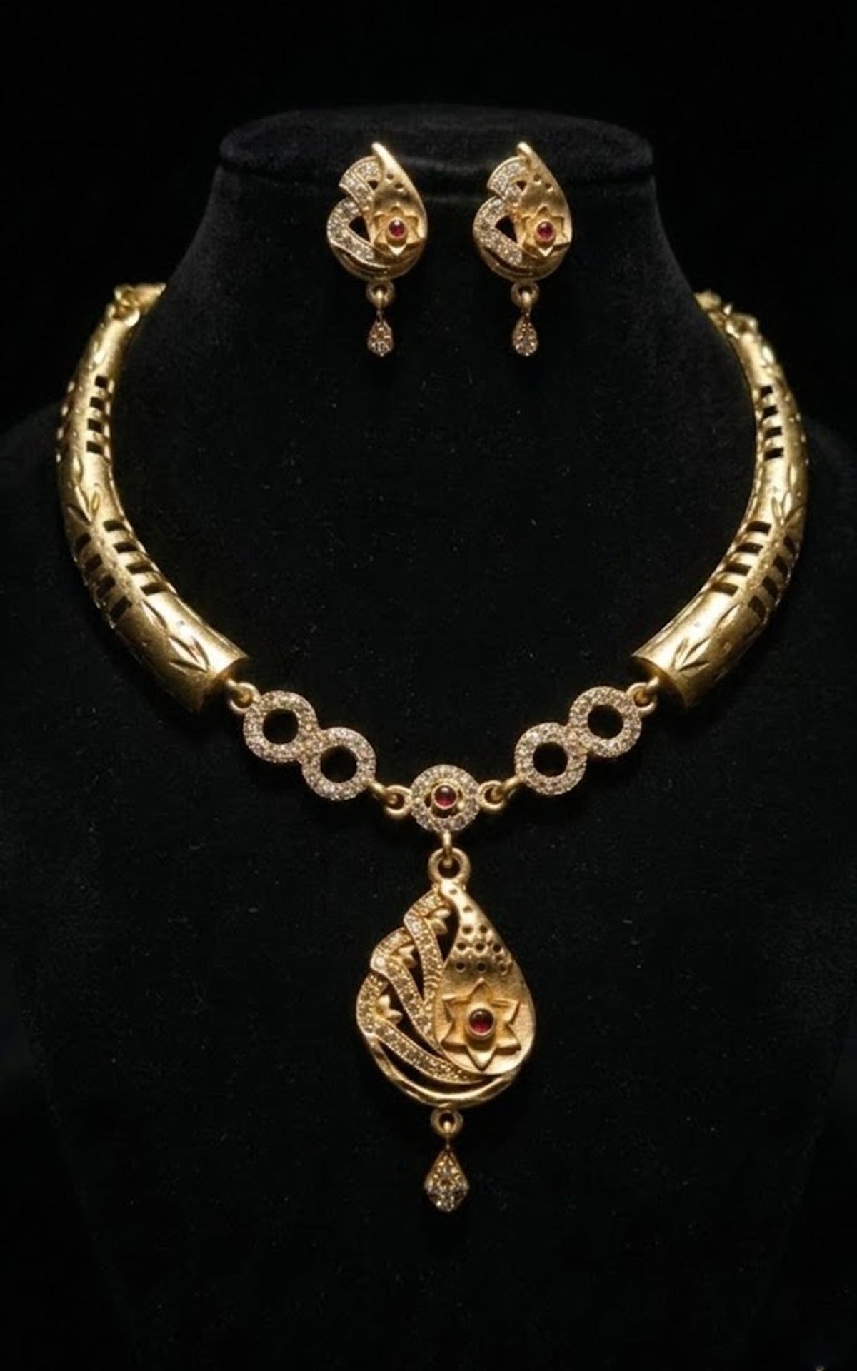 Royal Traditional Gold Necklace Set for Women